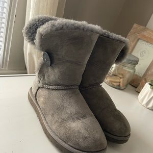 Ugg’s Size 6